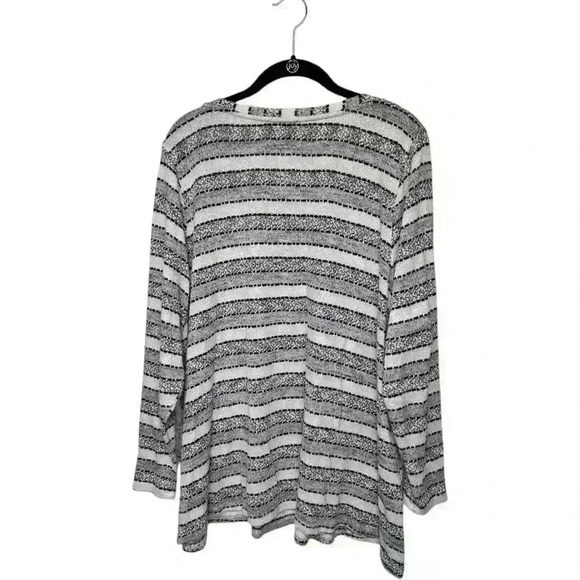 Lane Bryant Softest Touch Swing lace up top. Black white cream gray. Size 22/24 - Picture 2 of 6